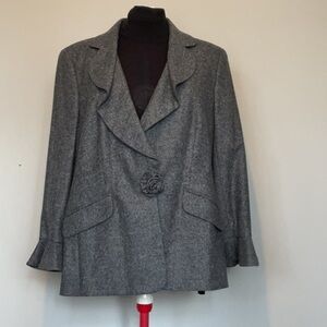 Gorgeous Escada wool blazer with Rosette closure size 46 (XL)